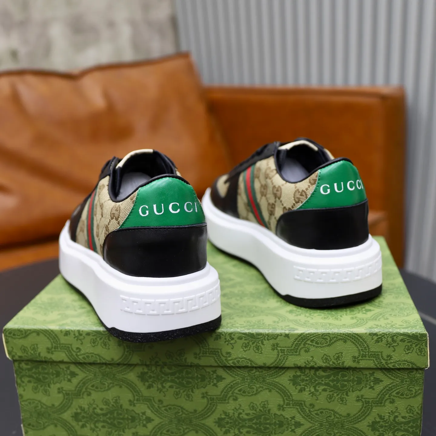 Ex-factory price: 462💰🙅‍♂️🙅‍♂️🙅‍♂️ Brand: GUCCI Standard code: 38-44 (45 customized) Grade: Same as the official website Material: Original material splicing Comfortable and breathable lining Lightweight and wear-resistant sports outsole Style category: Men's fashionable casual shoes Running sneakers Distinguished luxury brand elements Top luxury Color: actual picture color
